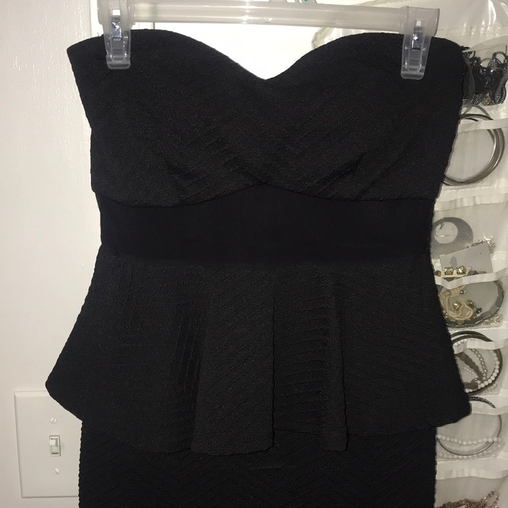 PEPLUM STRAPLESS DRESS